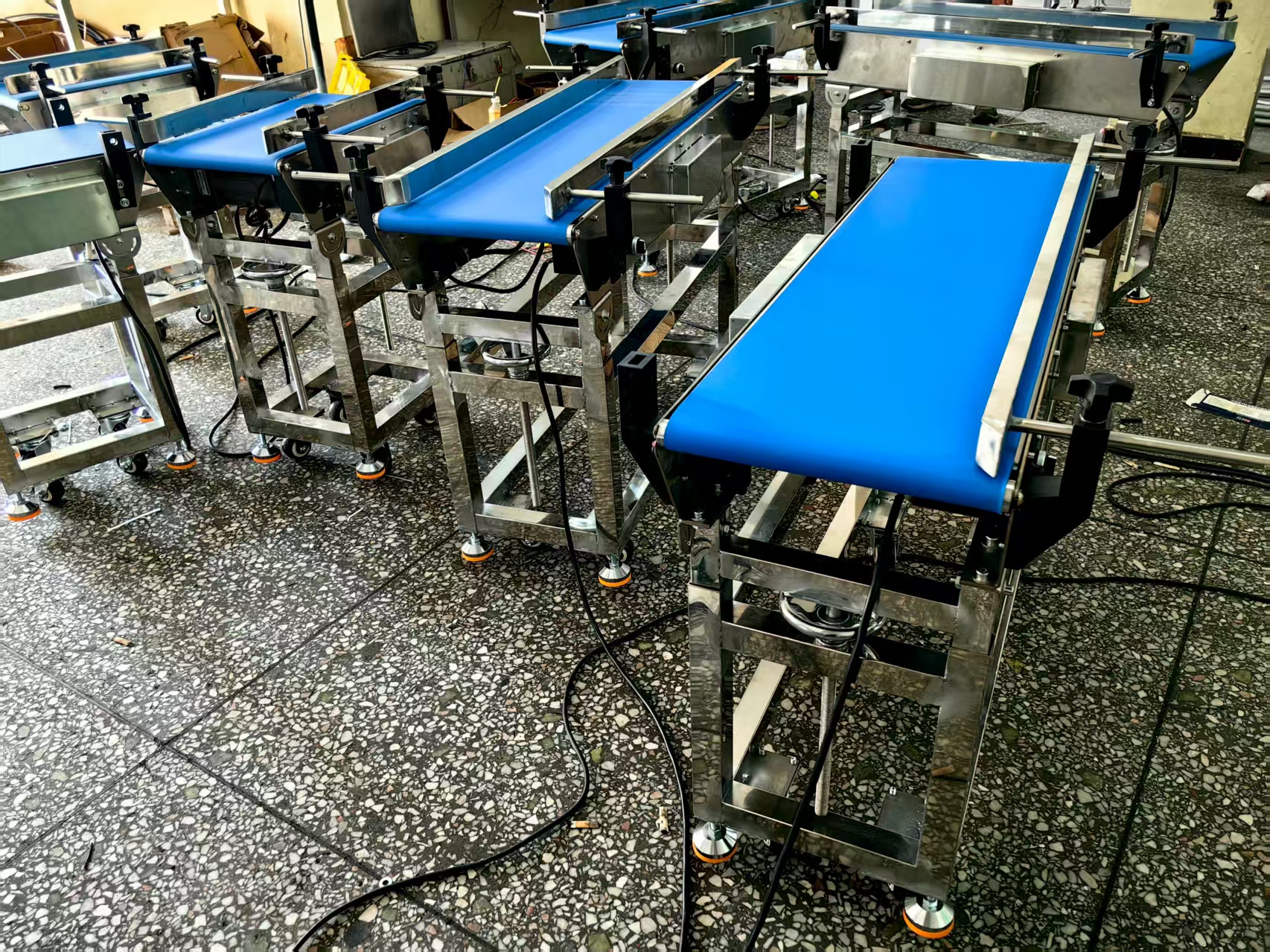 化妆品生产-高速可升降小皮带线