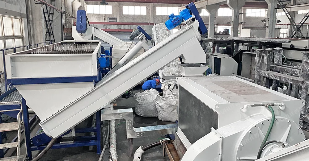 普瑞机械是专业生产PE塑料袋回收清洗线的制造厂家，用于回收PE、HDPE、LDPE塑料袋和薄膜等，全自动操作、生产效率高、清洗效果好。